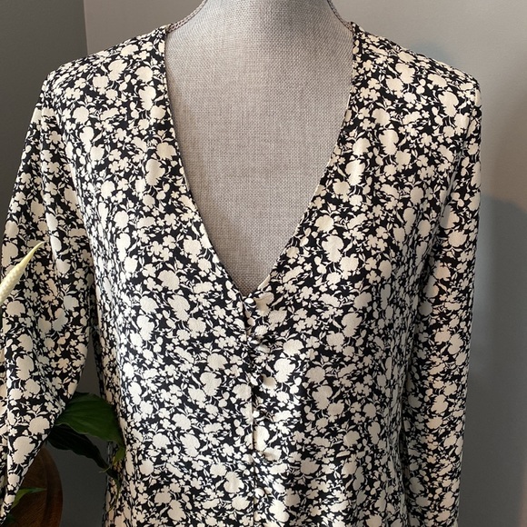 Sweet little black and white, small floral pattern, summer dress - Picture 6 of 7